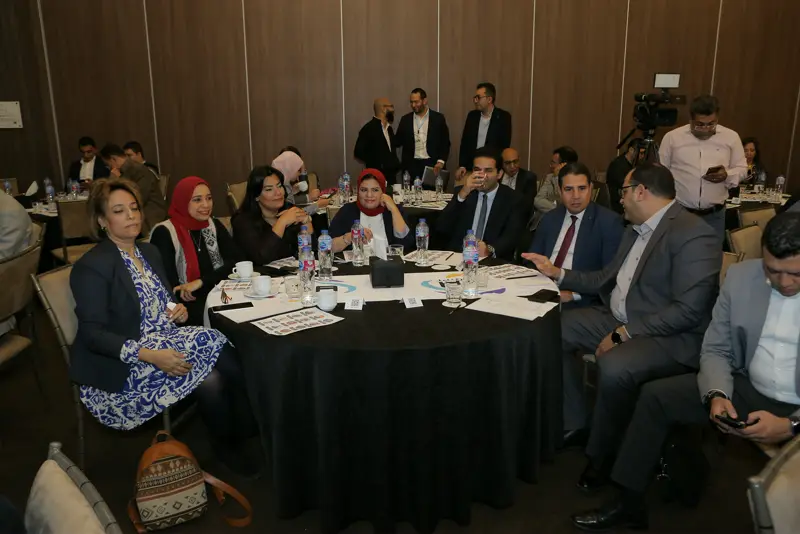 Hoteliers at the round tables during a session