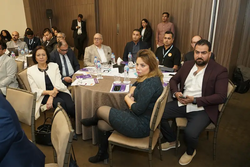 Hoteliers at the round tables during a session
